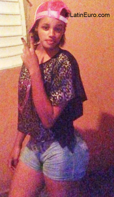 Date this lovely Dominican Republic girl Pamela from Santo Domingo DO32335