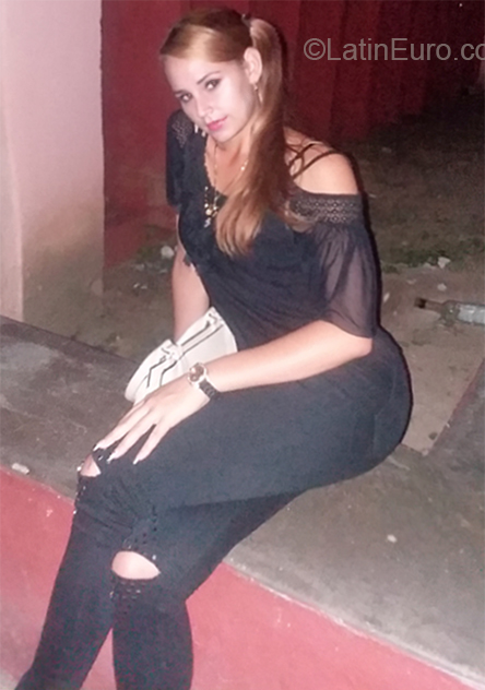 Date this hard body Cuba girl Elinor from Havana CU303