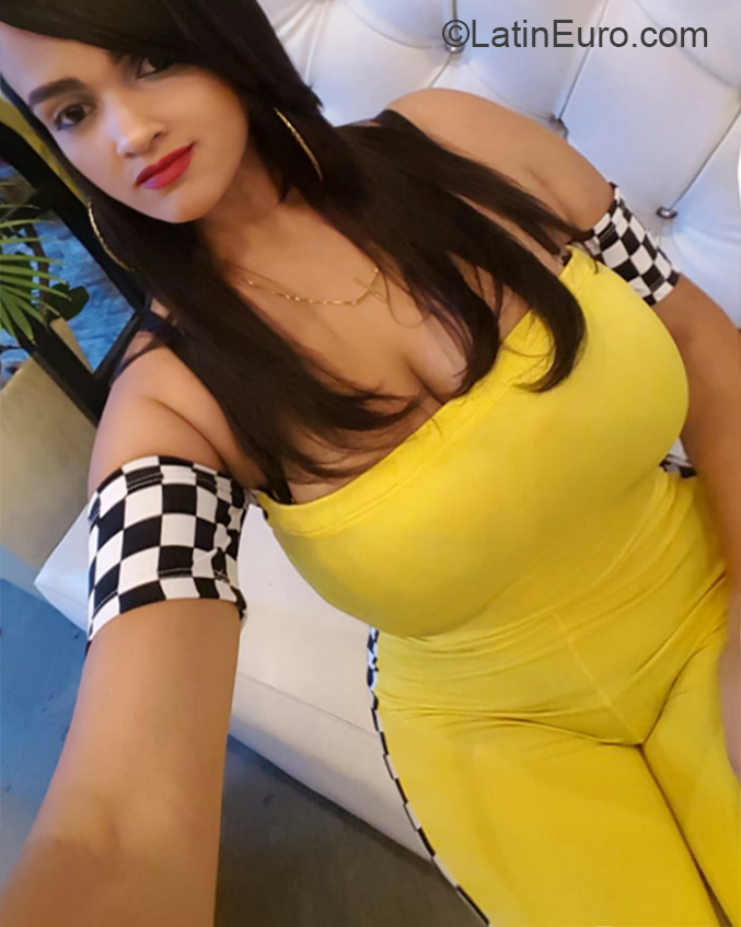 Date this tall Dominican Republic girl Trinidad from Santiago DO32410