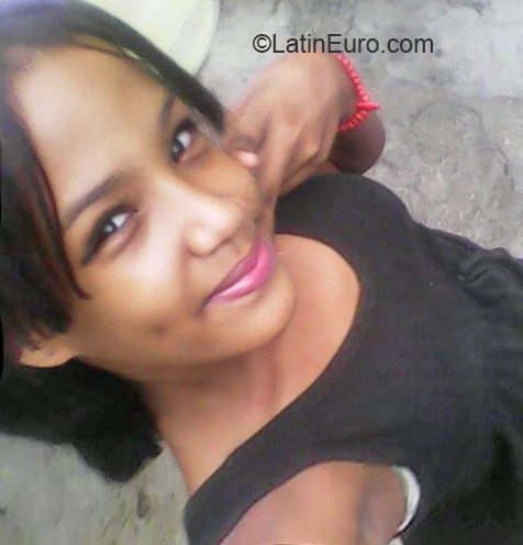 Date this sensual Dominican Republic girl Angie from San Francisco de Macoris DO32528