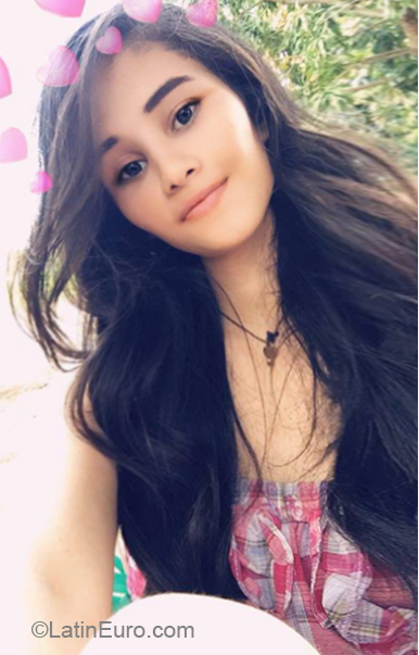 Date this sensual Venezuela girl Dilmary from Anaco VE1663