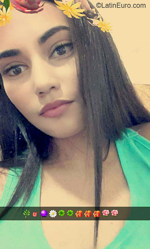 Date this happy Venezuela girl Engerlie from Maracaibo VE1771