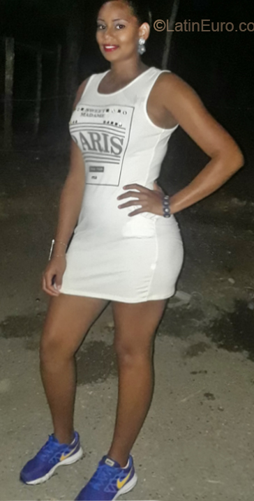 Date this hard body Dominican Republic girl Adelnely from Santo Domingo DO34250