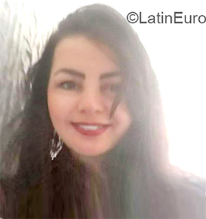Date this attractive Brazil girl Fernanda from Recife BR10572