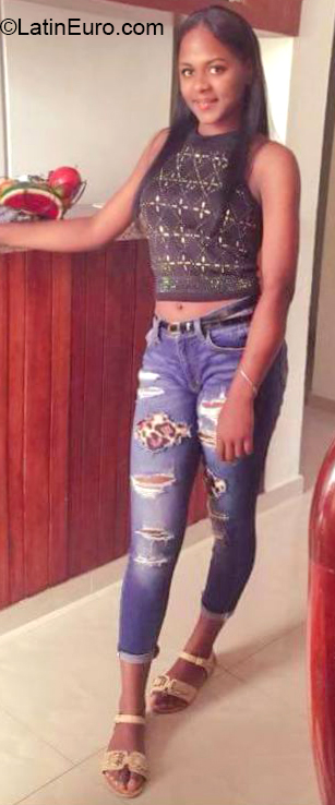 Date this tall Dominican Republic girl Elisabeth from Santo Domingo DO32637