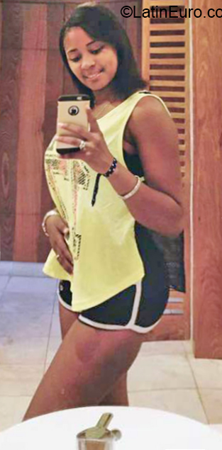 Date this hot Dominican Republic girl Gaby from Santo Domingo DO32651