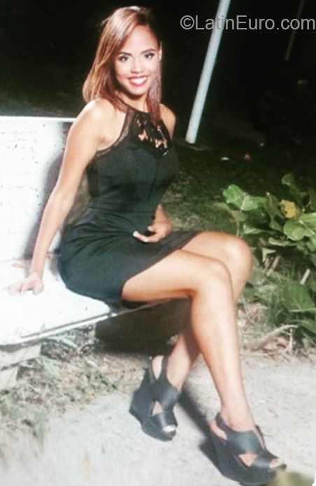 Date this athletic Dominican Republic girl Elizabeth from Santiago DO32671