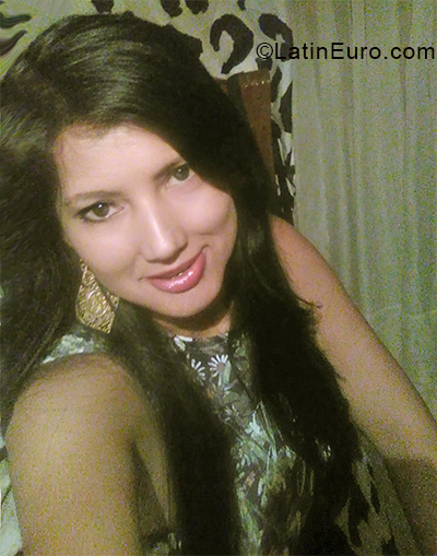 Date this attractive Colombia girl Lorraine from Bogota CO24366