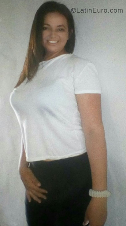 Date this happy Venezuela girl Narkia from Araure VE1793