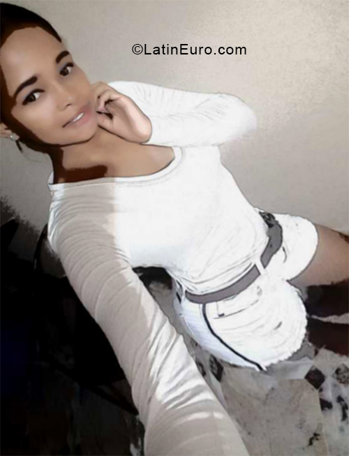 Date this funny Dominican Republic girl Doika from Santiago DO32942
