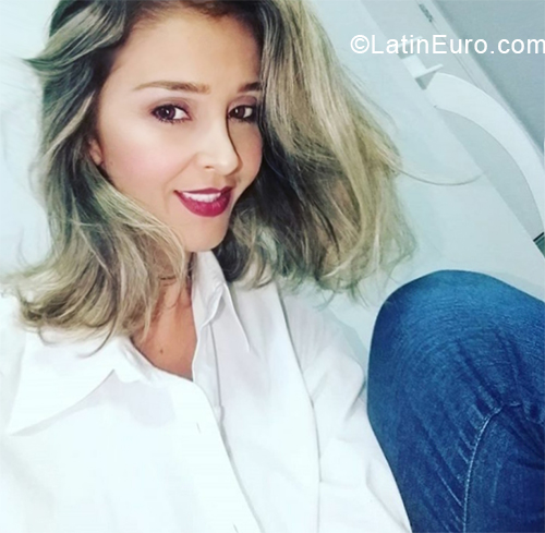 Date this nice looking Brazil girl Claudia from Sao Paulo BR10625