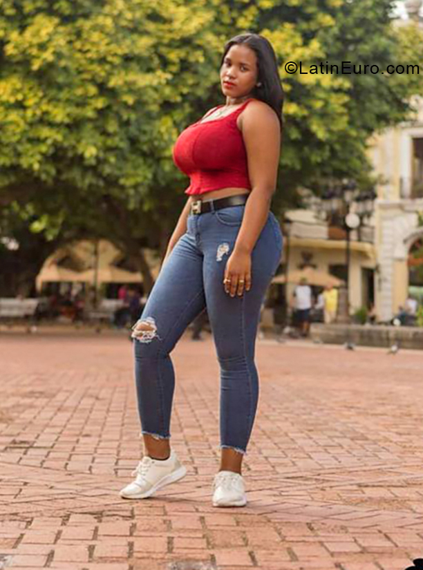 Date this sensual Dominican Republic girl Nicol Ashley from Santo Domingo DO36044