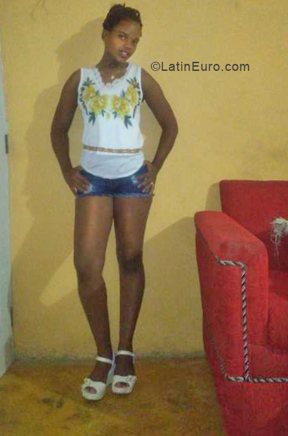 Date this foxy Dominican Republic girl Yoleny from Santo Domingo DO33047