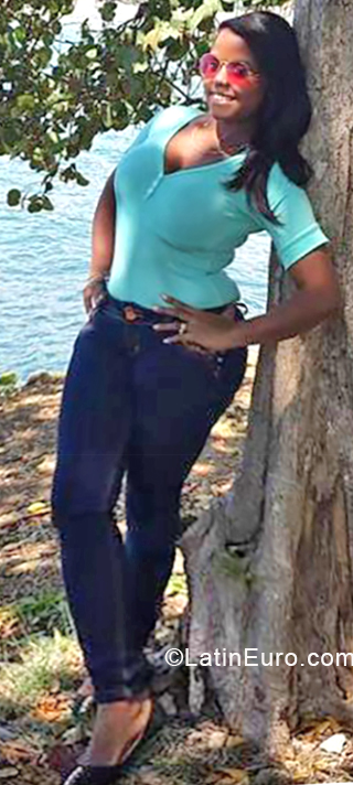 Date this young Dominican Republic girl Dariania from San Pedro de Macoris DO34466