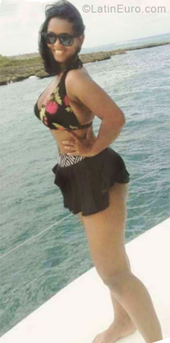 Date this gorgeous Dominican Republic girl Maria from Santo Domingo DO33070
