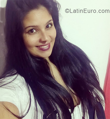 Date this attractive Colombia girl Juliana from Medellin CO24276