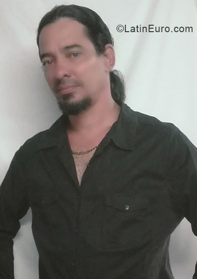 Date this funny Cuba man Spiedra from santiago de cuba CU367