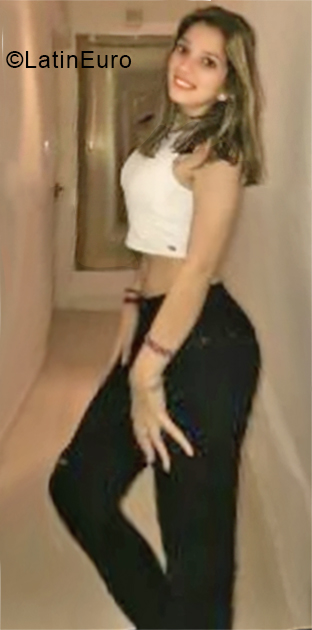 Date this good-looking Argentina girl April from Buenos Aires AR156