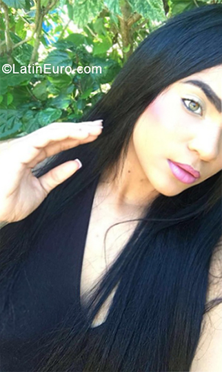 Date this georgeous Dominican Republic girl Naomy from Santo Domingo DO33104