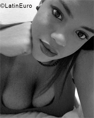 Date this happy Cuba girl Yanare from Havana CU489