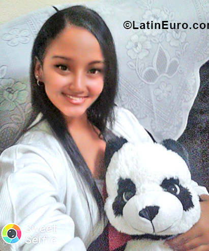 Date this happy Cuba girl Maciel from Havana CU378