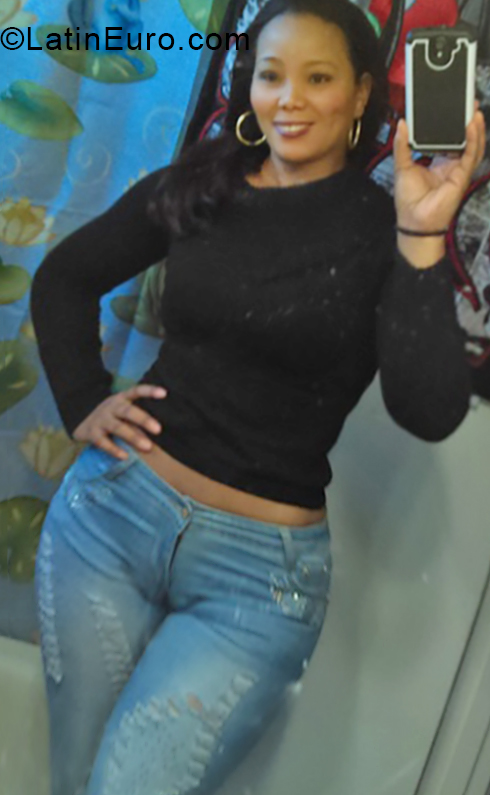 Date this charming Dominican Republic girl Rossanna from Santo Domingo DO33173