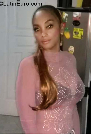 Date this athletic Dominican Republic girl Jasmil from San Pedro De Macorís DO33176