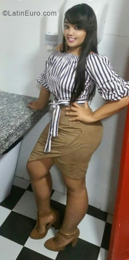 Date this fun Dominican Republic girl Luz from Santo Domingo DO33190