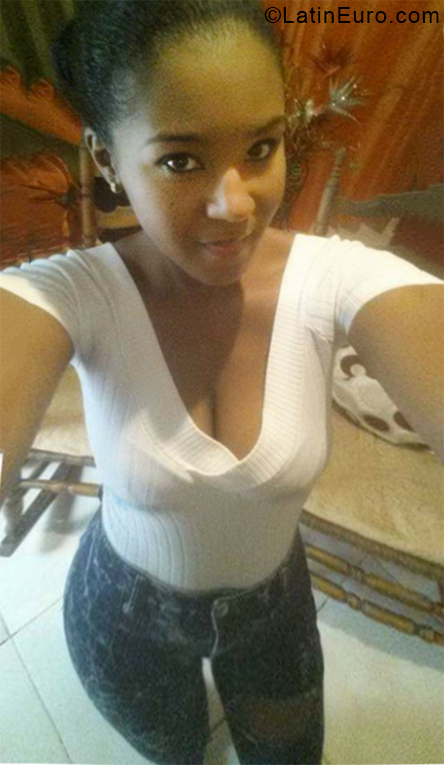 Date this cute Dominican Republic girl Wanderlin from Santo Domingo DO33191