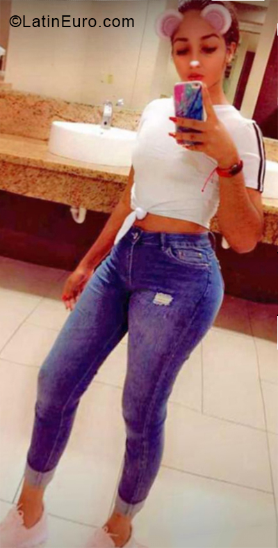 Date this cute Dominican Republic girl Esthefany from La romana DO33195