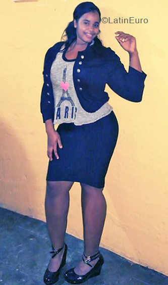 Date this hard body Dominican Republic girl Yarine from Santo Domingo DO33196