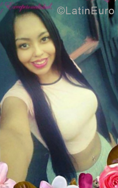Date this lovely Venezuela girl Danyimar from Caracas VE1901