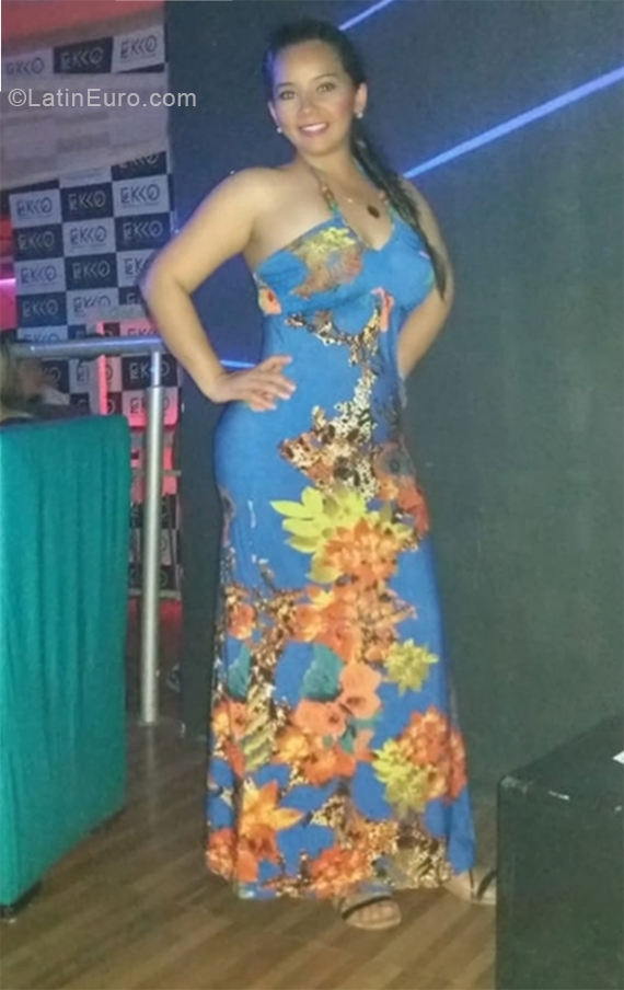 Date this georgeous Venezuela girl Lily from Barquisimeto VE1938