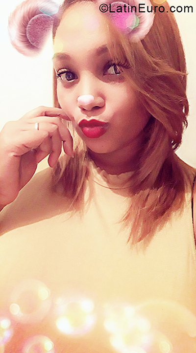 Date this foxy Dominican Republic girl Nayelis from Santiago DO33214