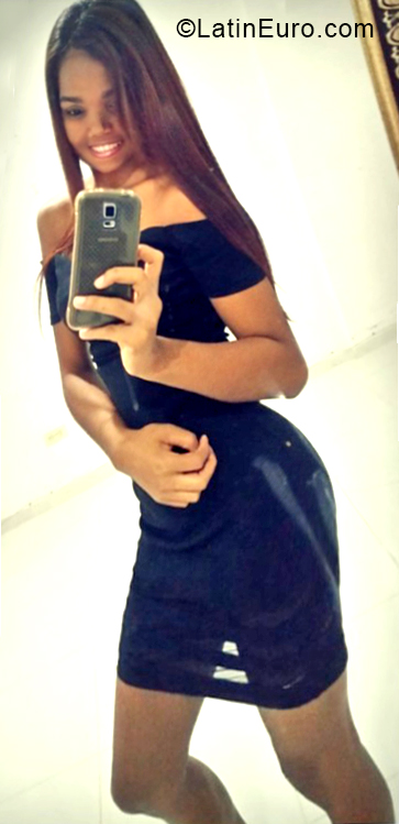 Date this pretty Dominican Republic girl Elvira from Santo Domingo DO33266