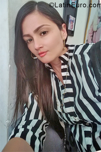 Date this pretty Colombia girl Marcela from Bogota CO24494