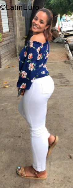 Date this athletic Dominican Republic girl Midred from Santo Domingo DO33347