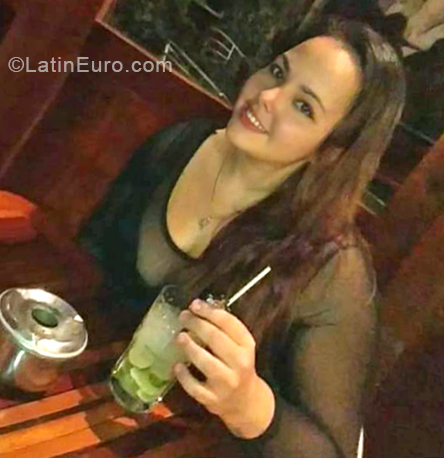 Date this athletic Cuba girl Laritza from Havana CU414