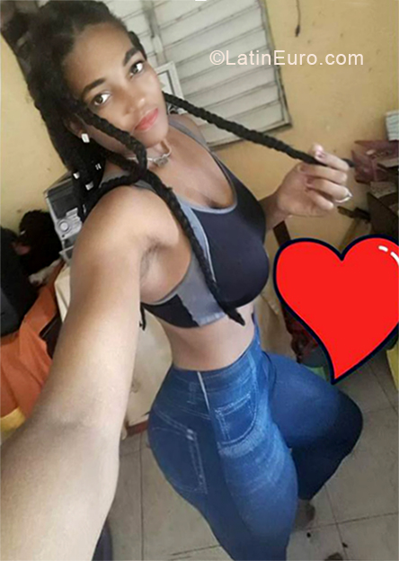 Date this pretty Dominican Republic girl Yafreisi from Santo Domingo DO33357