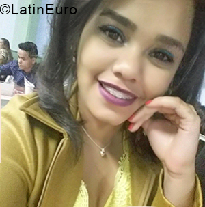 Date this happy Brazil girl Mah from Mogin Guacu BR10705