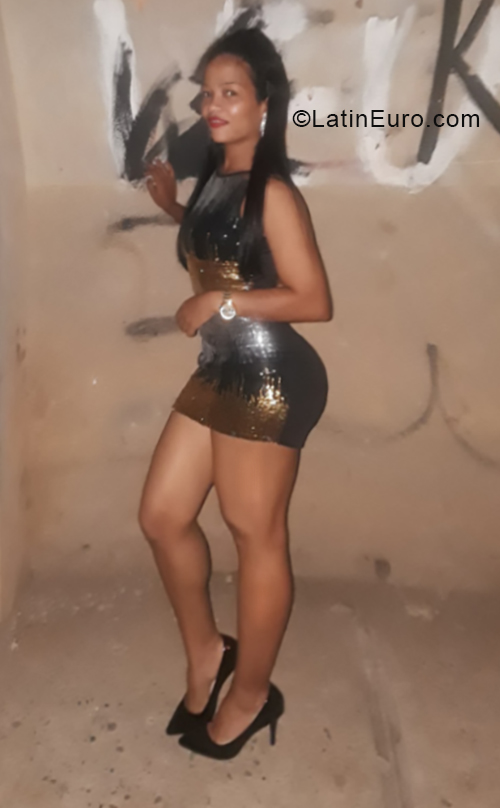 Date this hot Dominican Republic girl Lucia from Puerto Plata DO33380