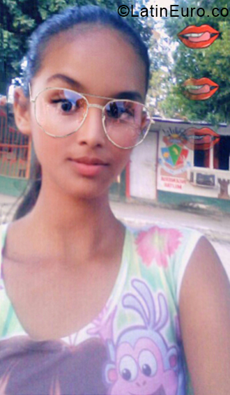 Date this hard body Venezuela girl Valeria from Valencia VE1971