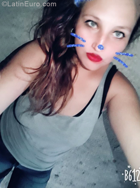 Date this pretty Argentina girl Anto from parana AR169