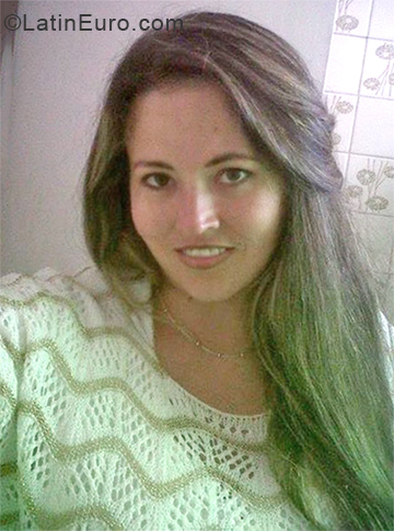 Date this sultry Colombia girl Fernanda from Armenia CO24562