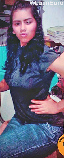 Date this foxy Venezuela girl Nayarlin from Caracas VE1977