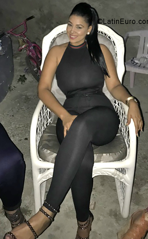 Date this passionate Dominican Republic girl Michelle from La Vega DO33431