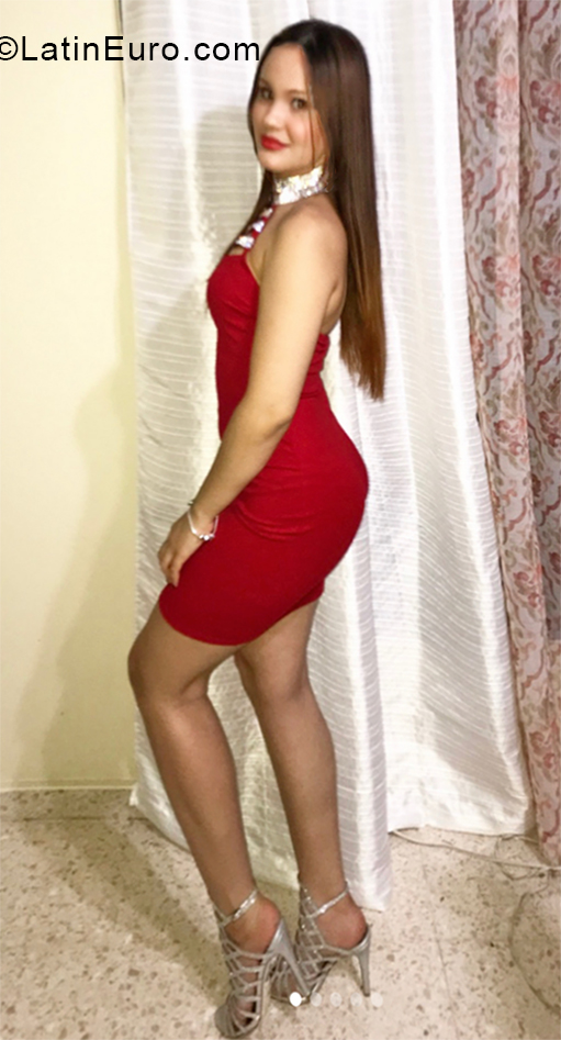 Date this attractive Dominican Republic girl Yamilka from Santiago De Los Caballeros DO33462