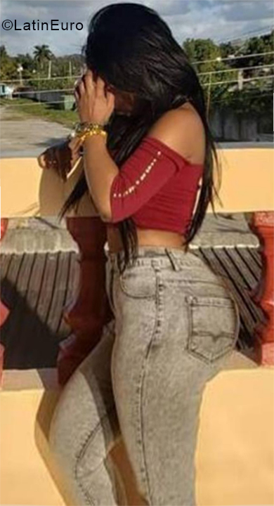 Date this passionate Cuba girl Taimara from Havana CU428