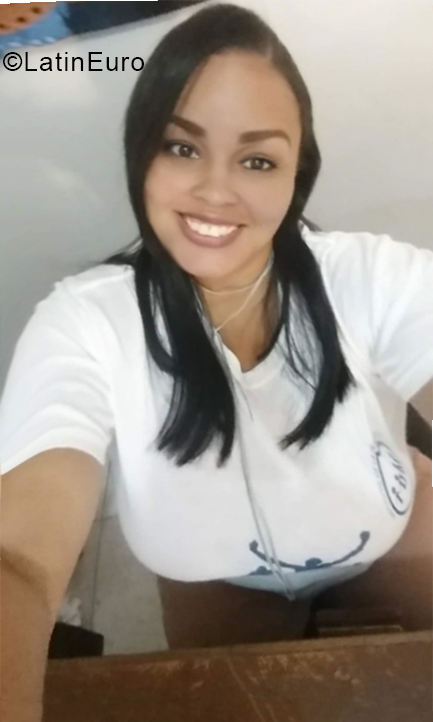 Date this stunning Dominican Republic girl Mery from Santiago DO33492