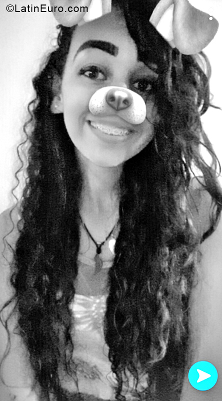 Date this nice looking Brazil girl Brenda from Cuiaba BR10723